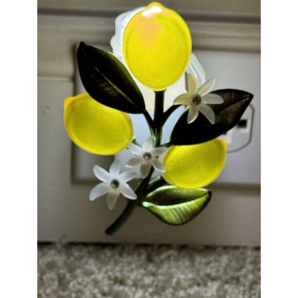 NEW Lemons on Branch SCENT CONTROL Wallflower NIGHTLIGHT Plug Bath & Body Works - Picture 1 of 10